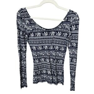 Ultra Flirt Blue White Elephant Print Scoop Neck Long-Sleeved Tee Women's Size S